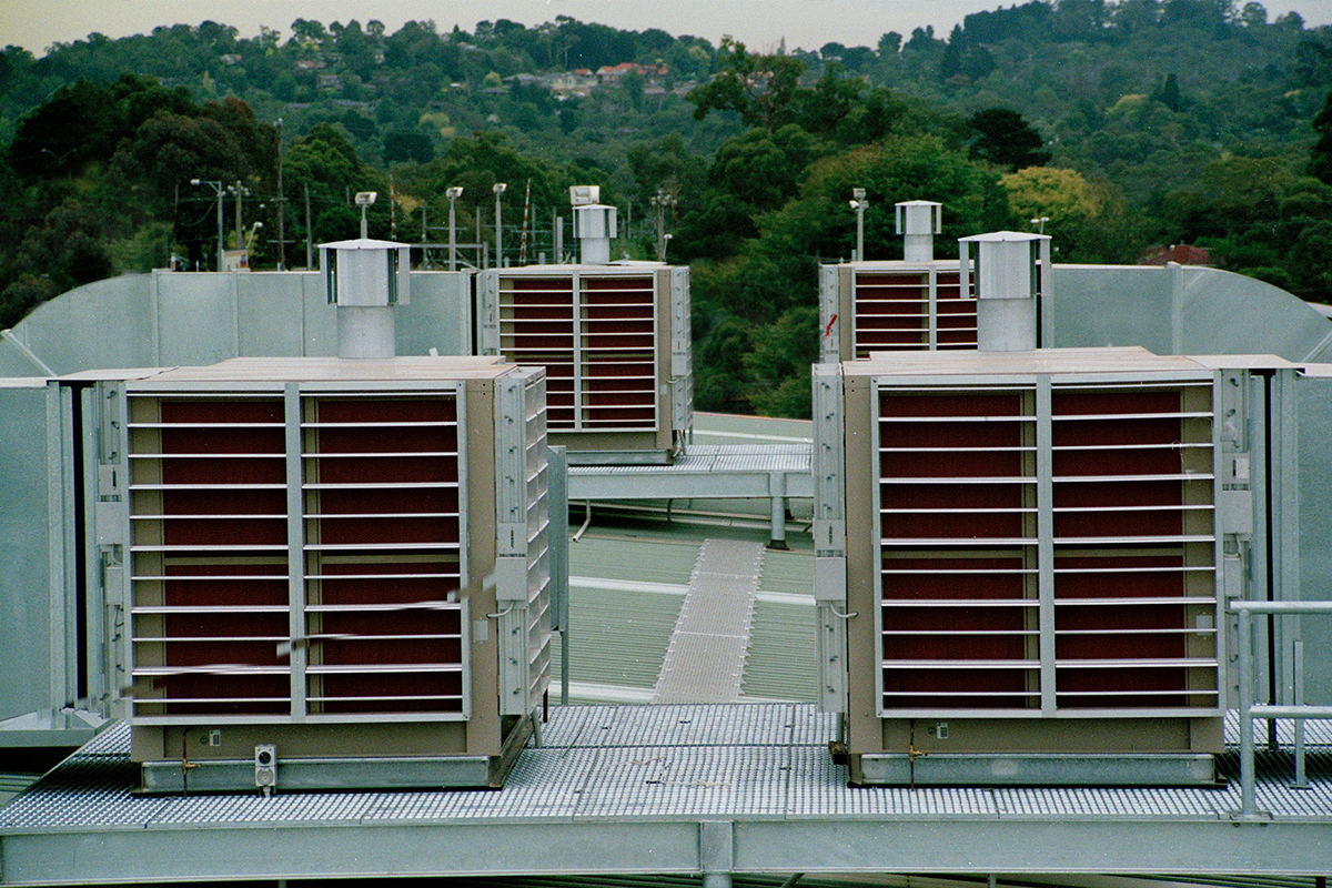 Our evaporative cooling systems utilise minimum energy to cool both indoor and outdoor environments.